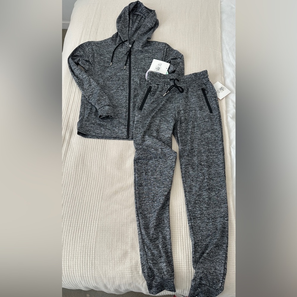 NWT - Women’s Charcoal Jogger Set - Small
